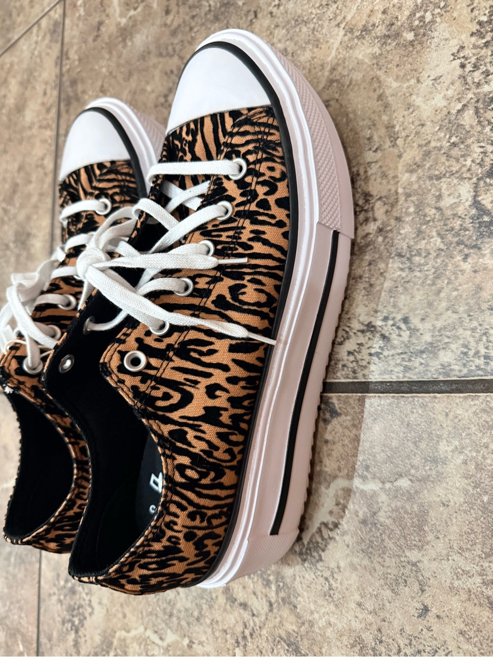 Converse unisex leopard print double stack platform sneakers - Picture 3 of 6